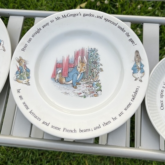 Wedgwood Peter Rabbit plate set - Picture 3 of 11